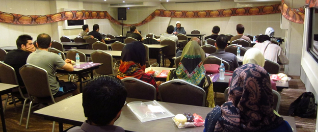 برگزاری جلسه دانشجویان ایرانی در دانشگاه های تایلند با حضور حجت الاسلام شریعت
