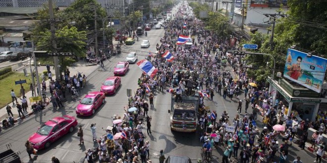 بحران سیاسی گردشگران تایلند را به نصف کاهش داد